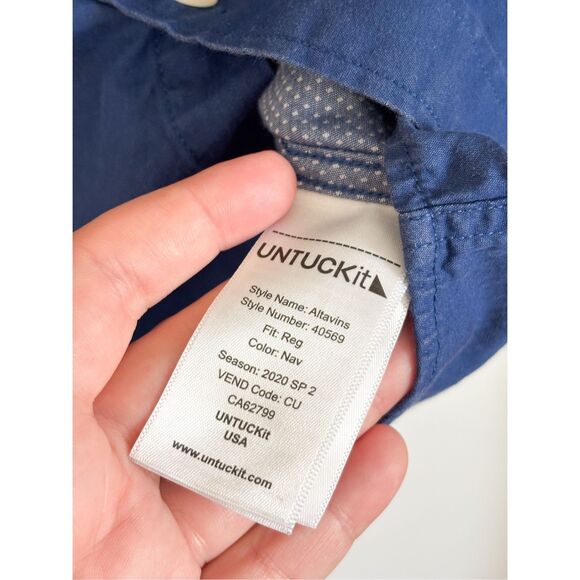 Untuckit button down shirt size small - Picture 3 of 4